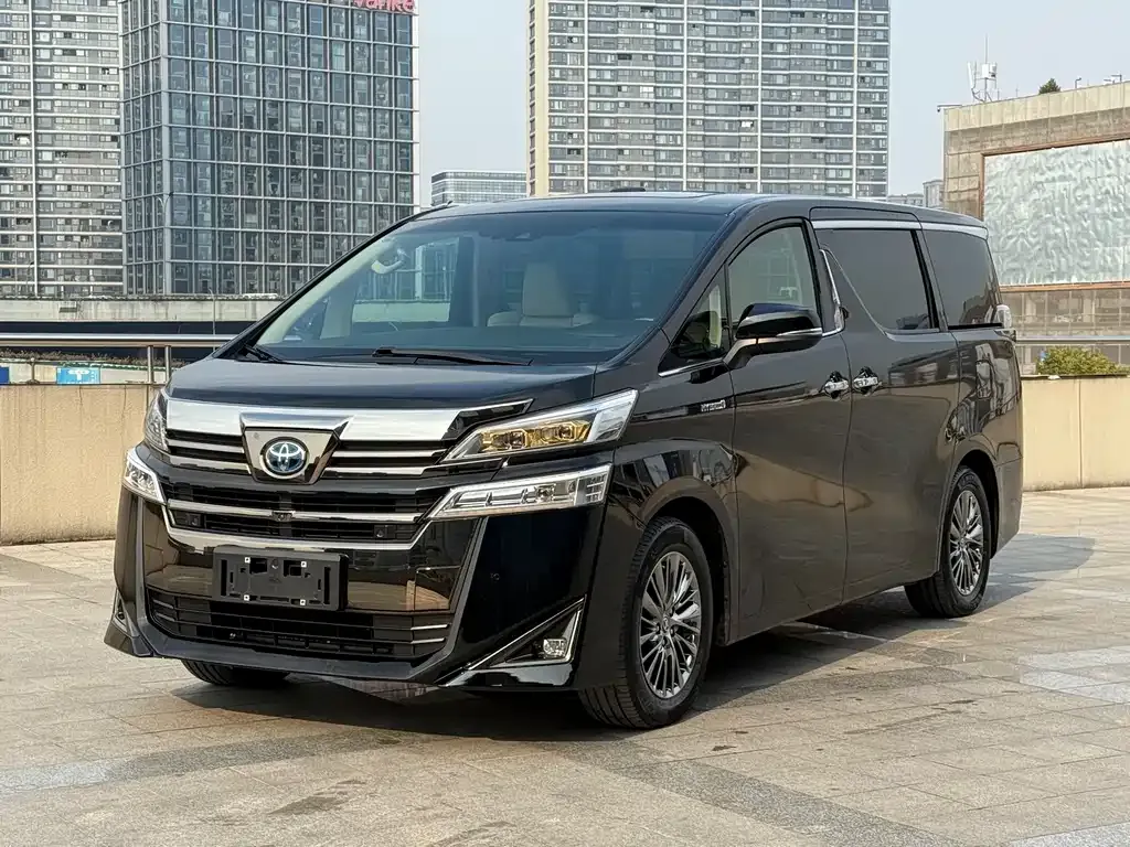 Toyota Vellfire — фото 1