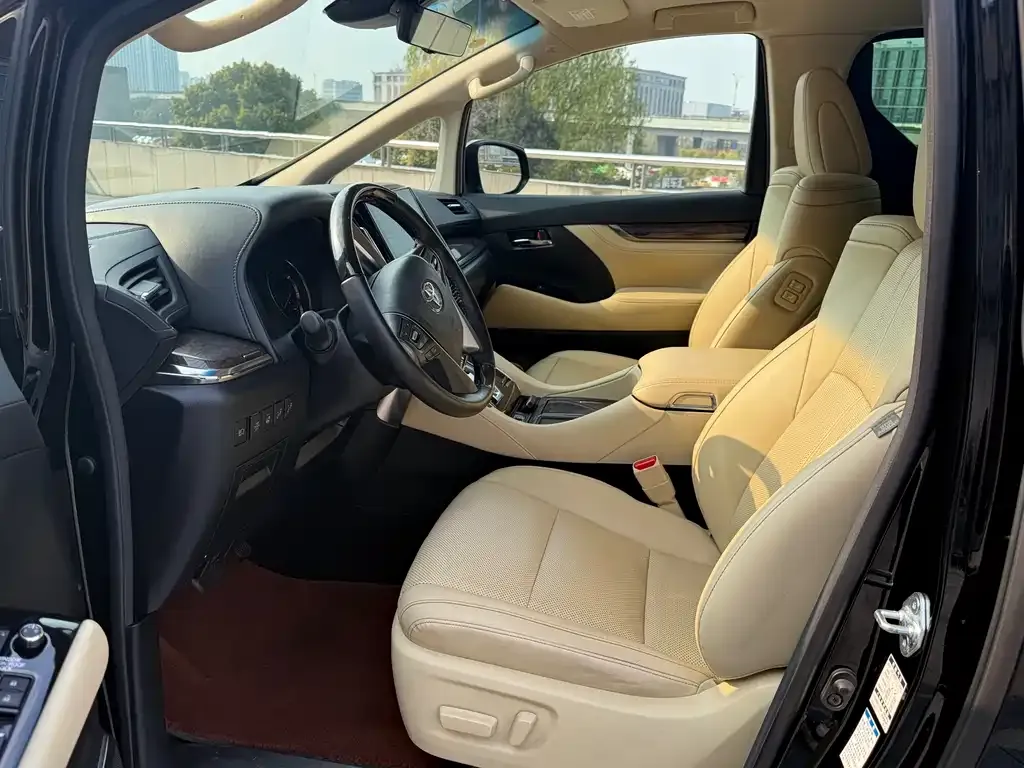 Toyota Vellfire — фото 3