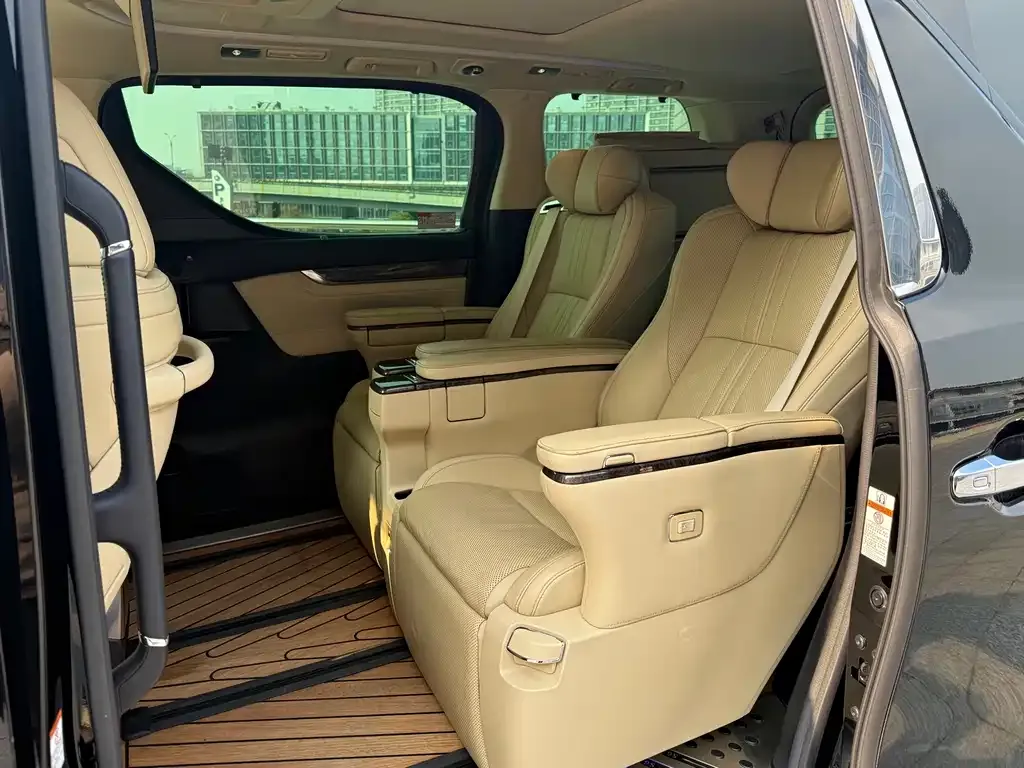 Toyota Vellfire — фото 4
