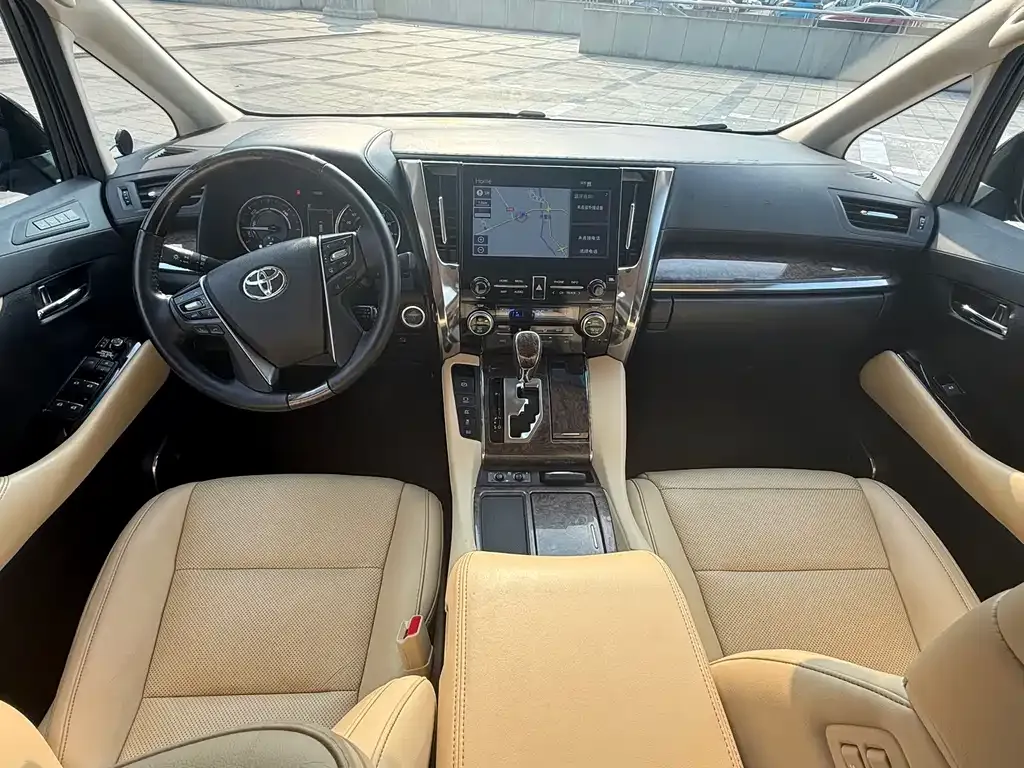 Toyota Vellfire — фото 10