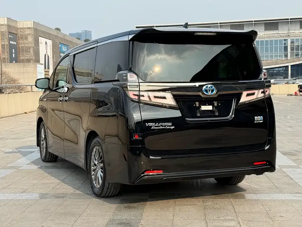 Toyota Vellfire — фото 8