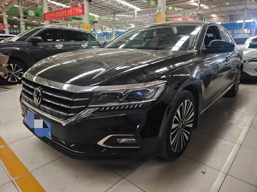 Volkswagen Passat — фото 1