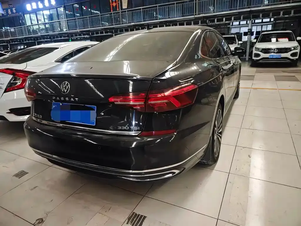 Volkswagen Passat — фото 7