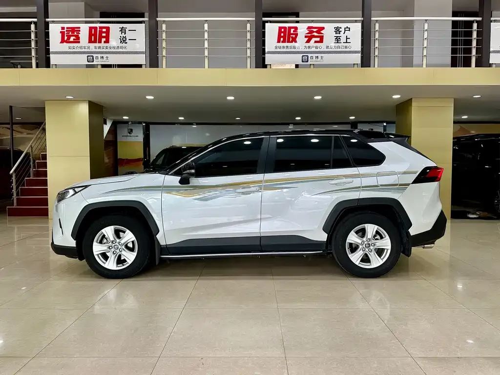 Toyota RAV4 — фото 5