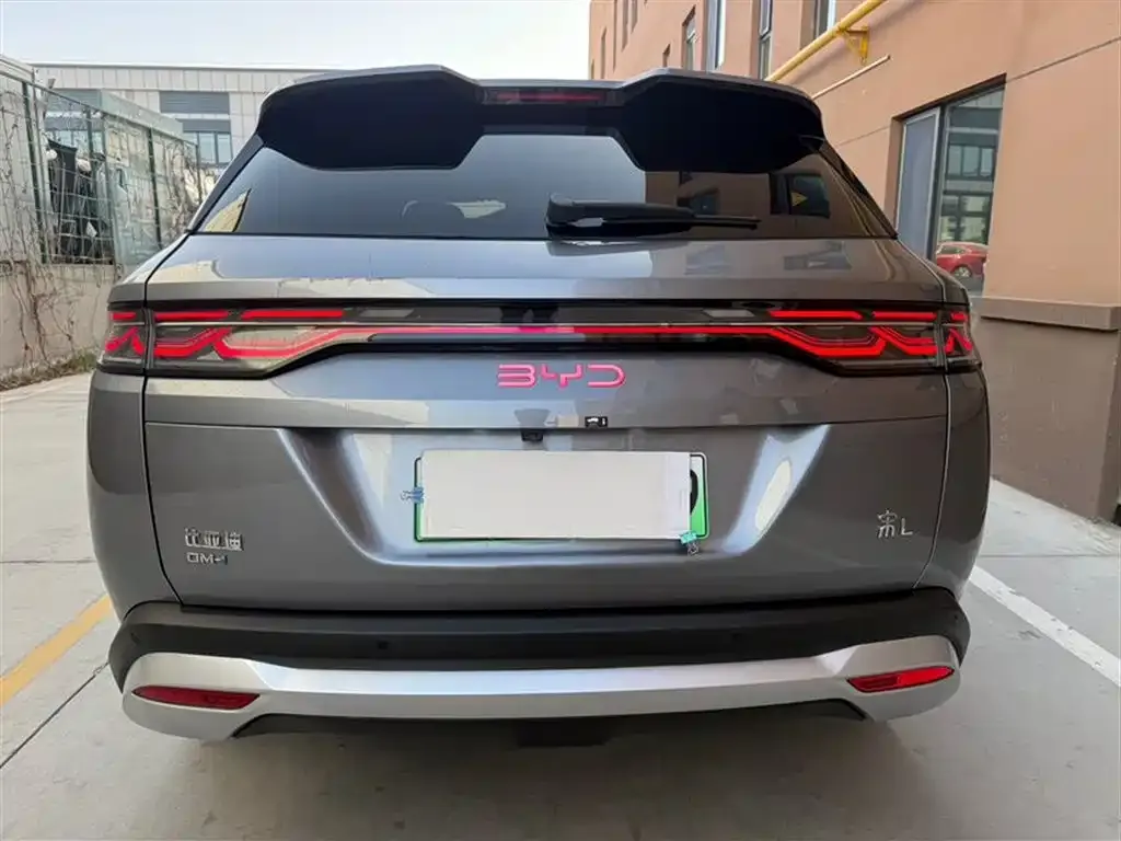 BYD L DM-i — фото 3