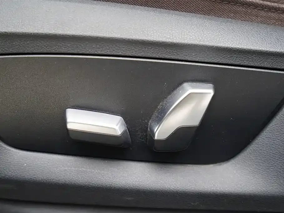 BMW 5 Series — фото 9