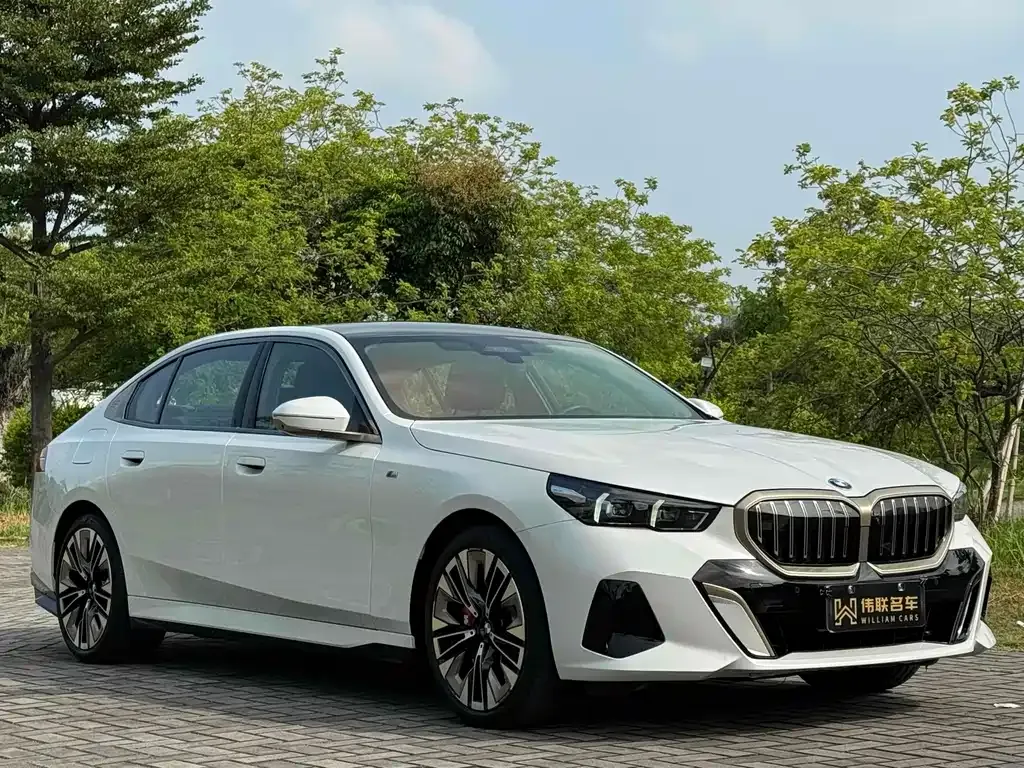 BMW 5 Series — фото 10