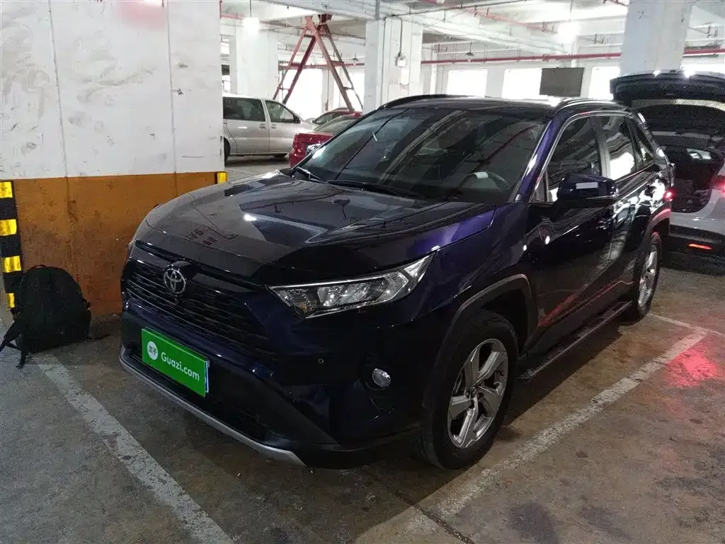 Toyota RAV4 — фото 1