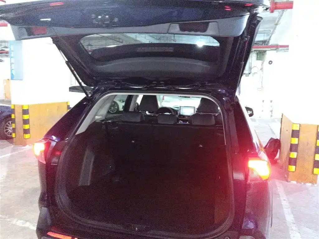 Toyota RAV4 — фото 9