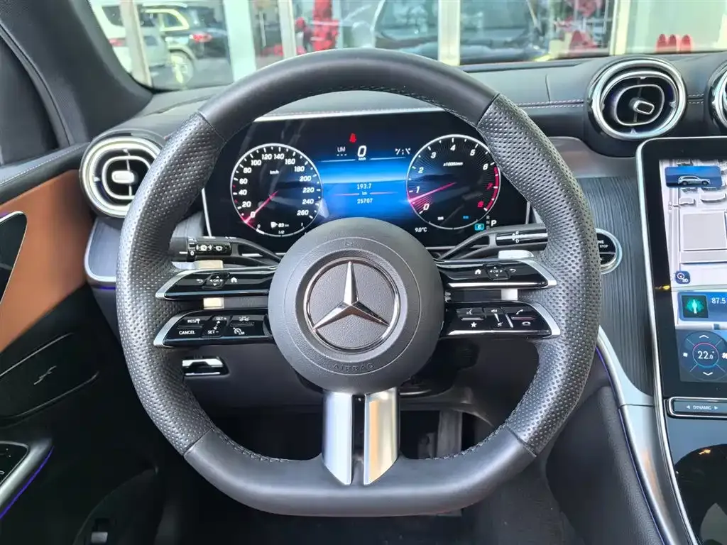 Mercedes-Benz GLC — фото 9