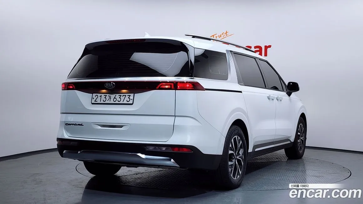 Kia Carnival — фото 5