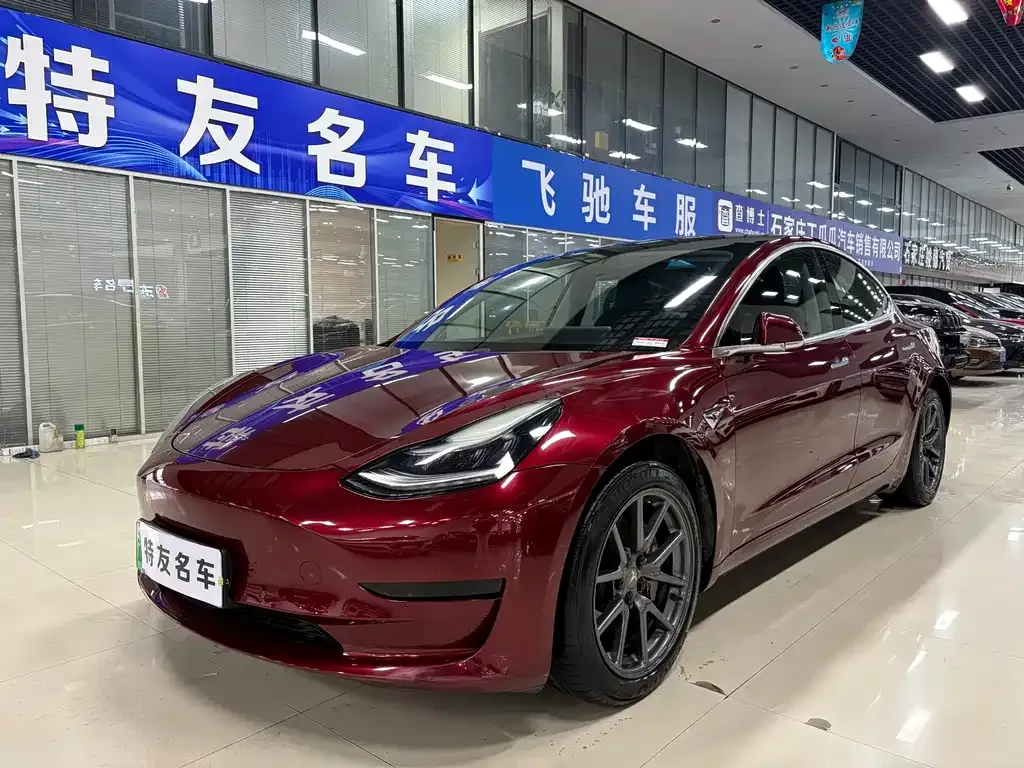 Tesla Model 3 — фото 1