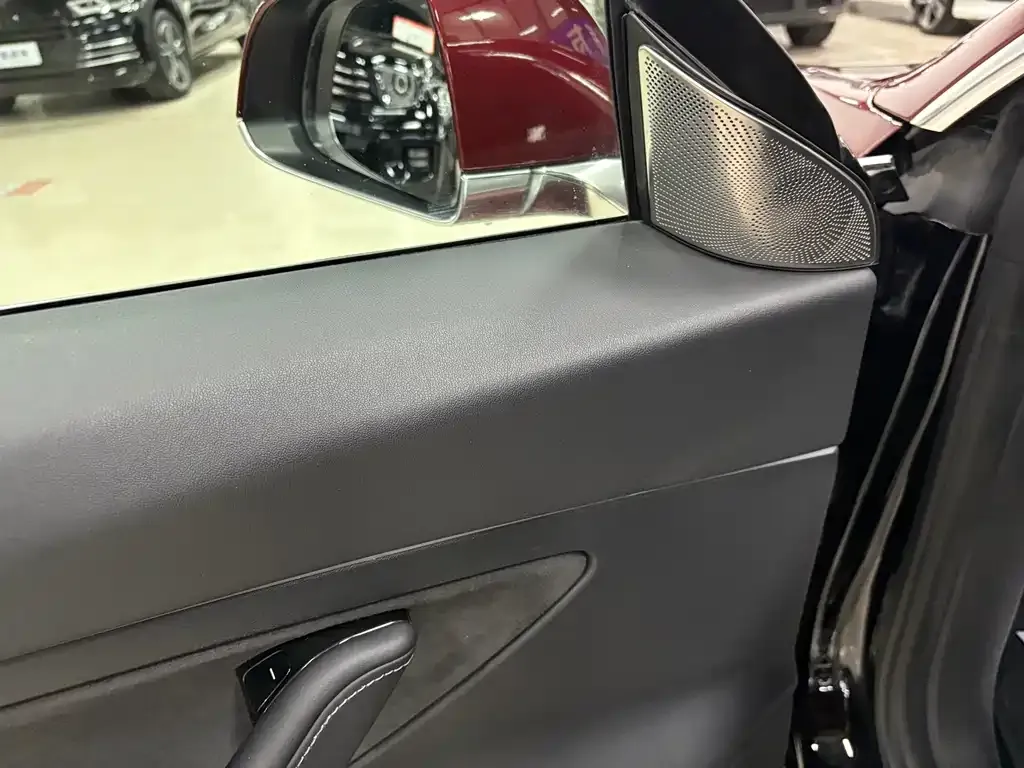 Tesla Model 3 — фото 10