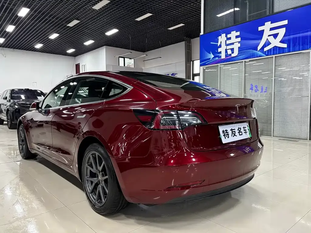 Tesla Model 3 — фото 4