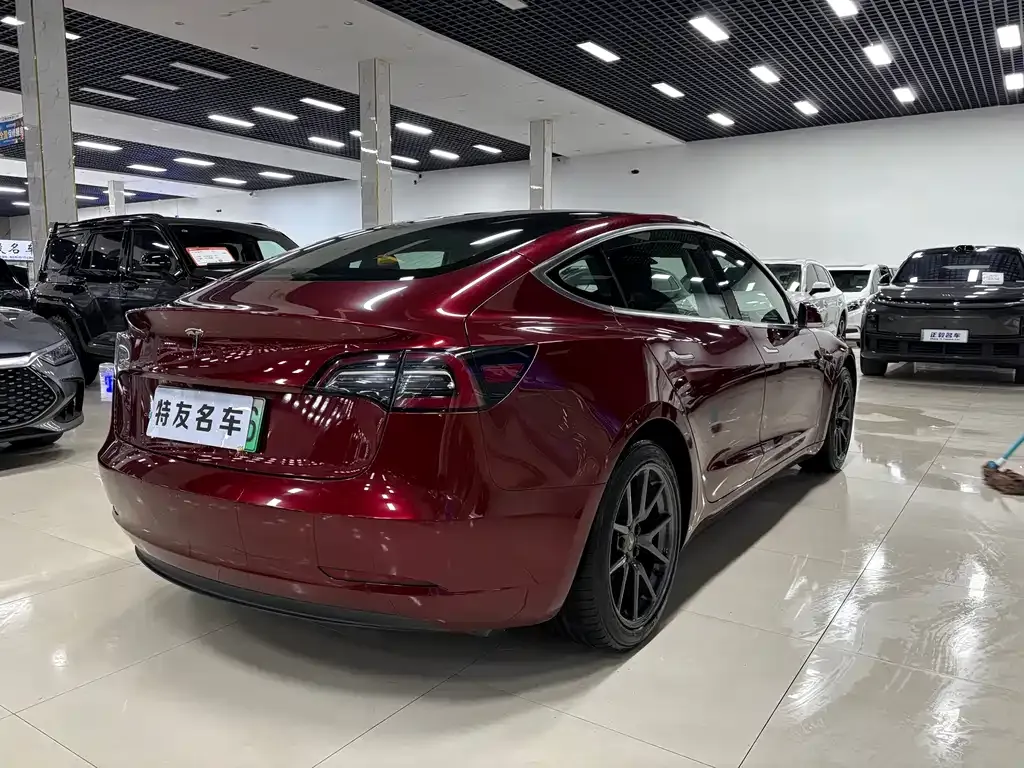 Tesla Model 3 — фото 6