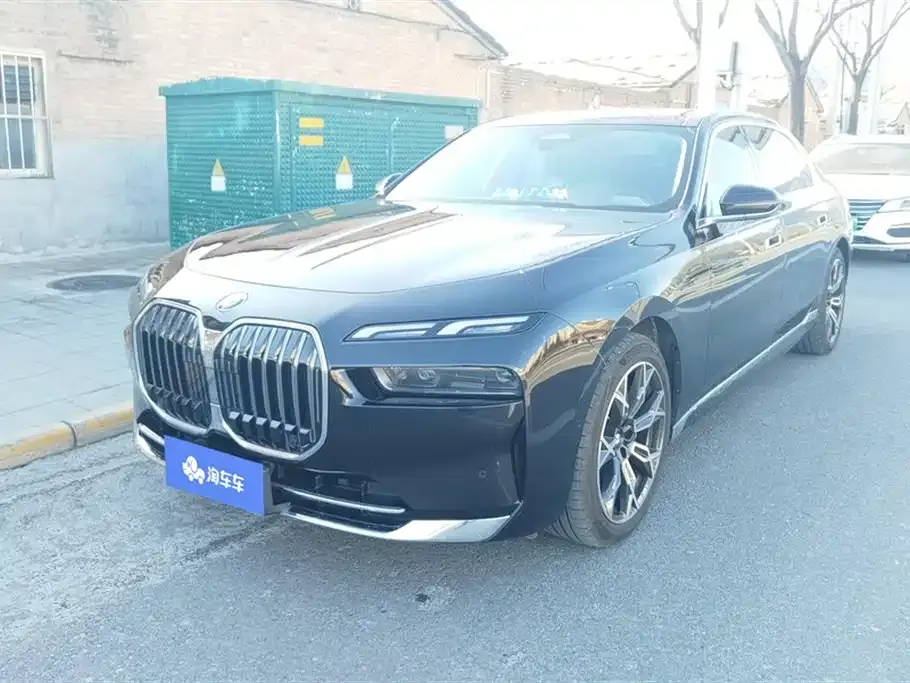 BMW 7 Series — фото 1