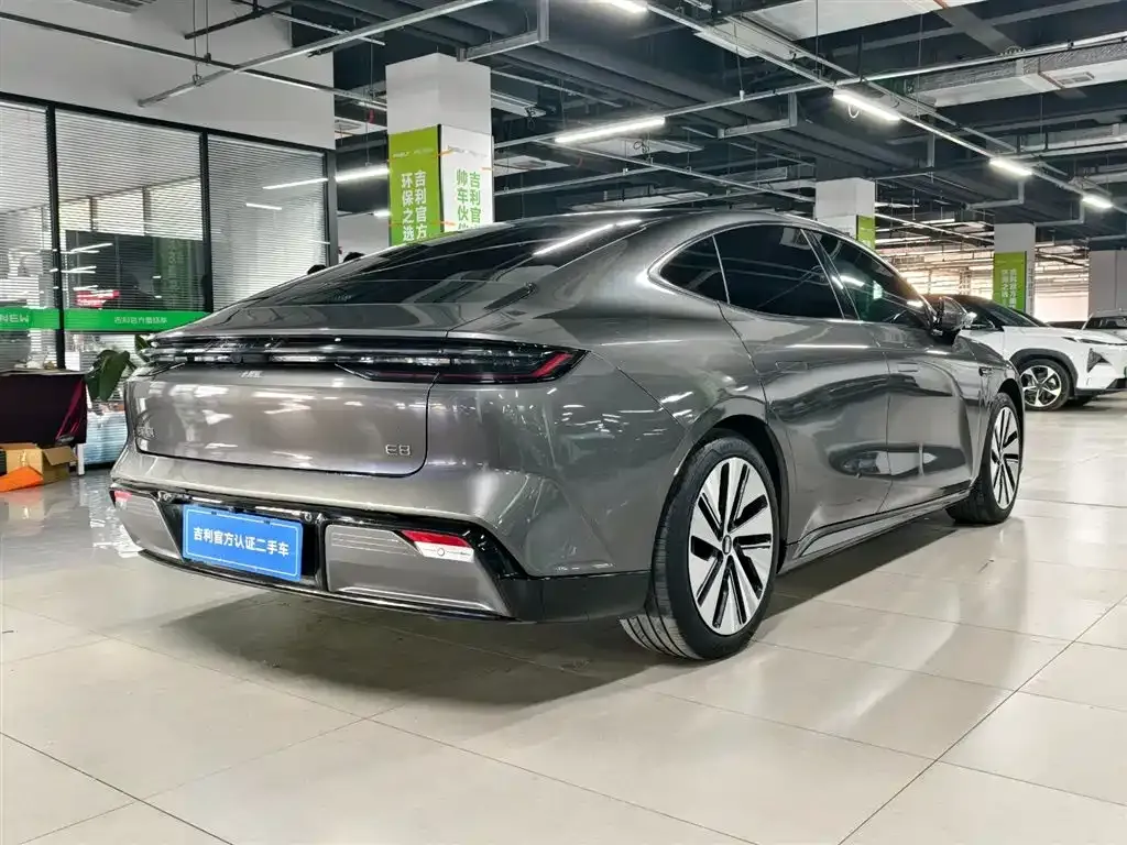 Geely Galaxy E8 — фото 6