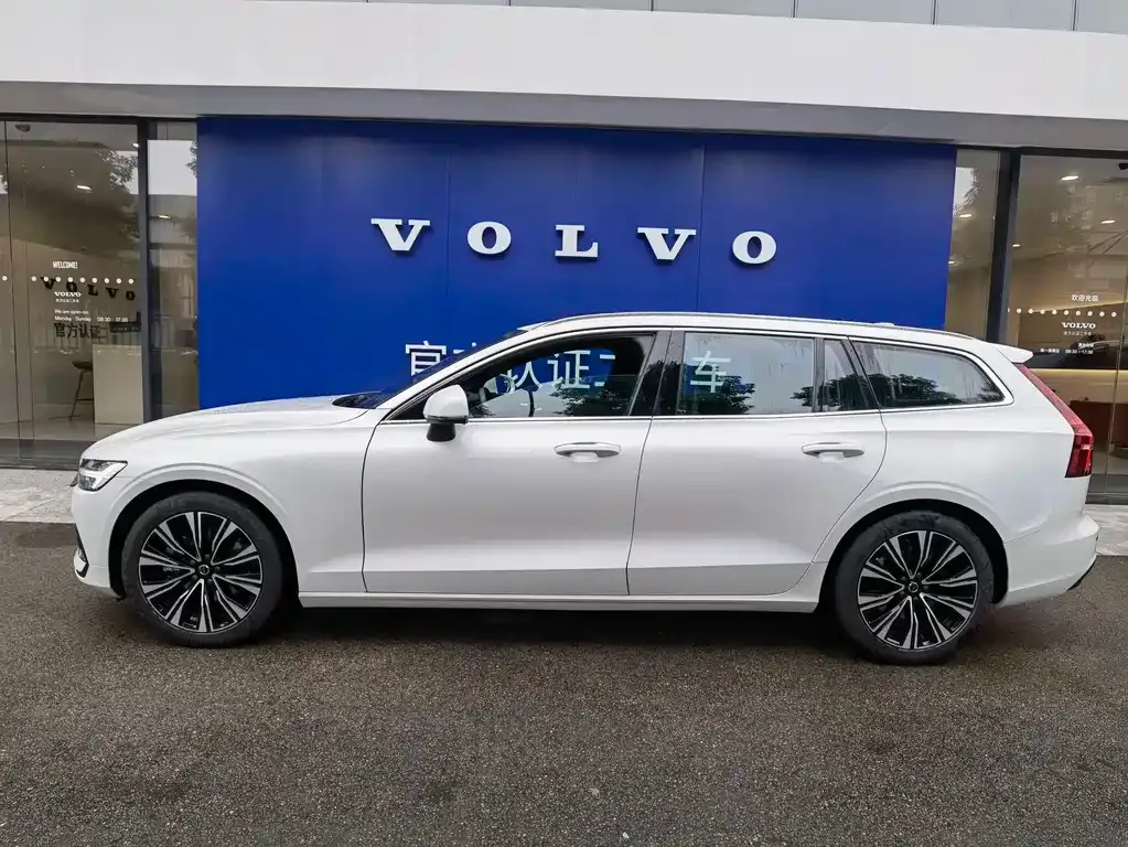 Volvo V60 — фото 9