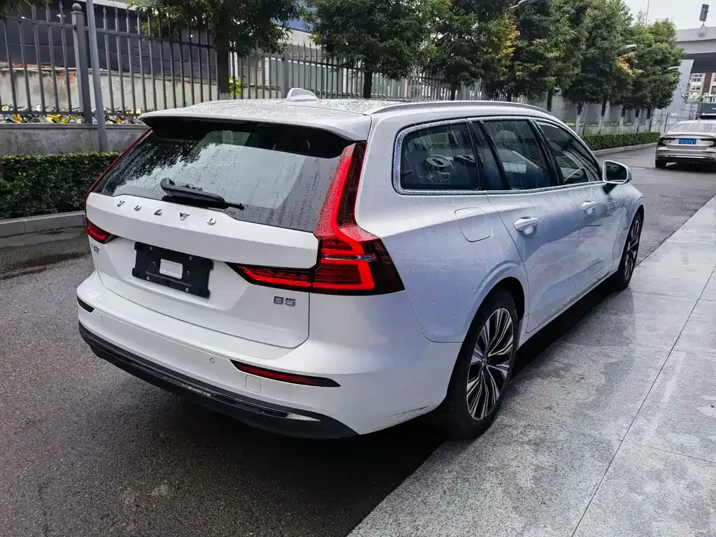 Volvo V60 — фото 10