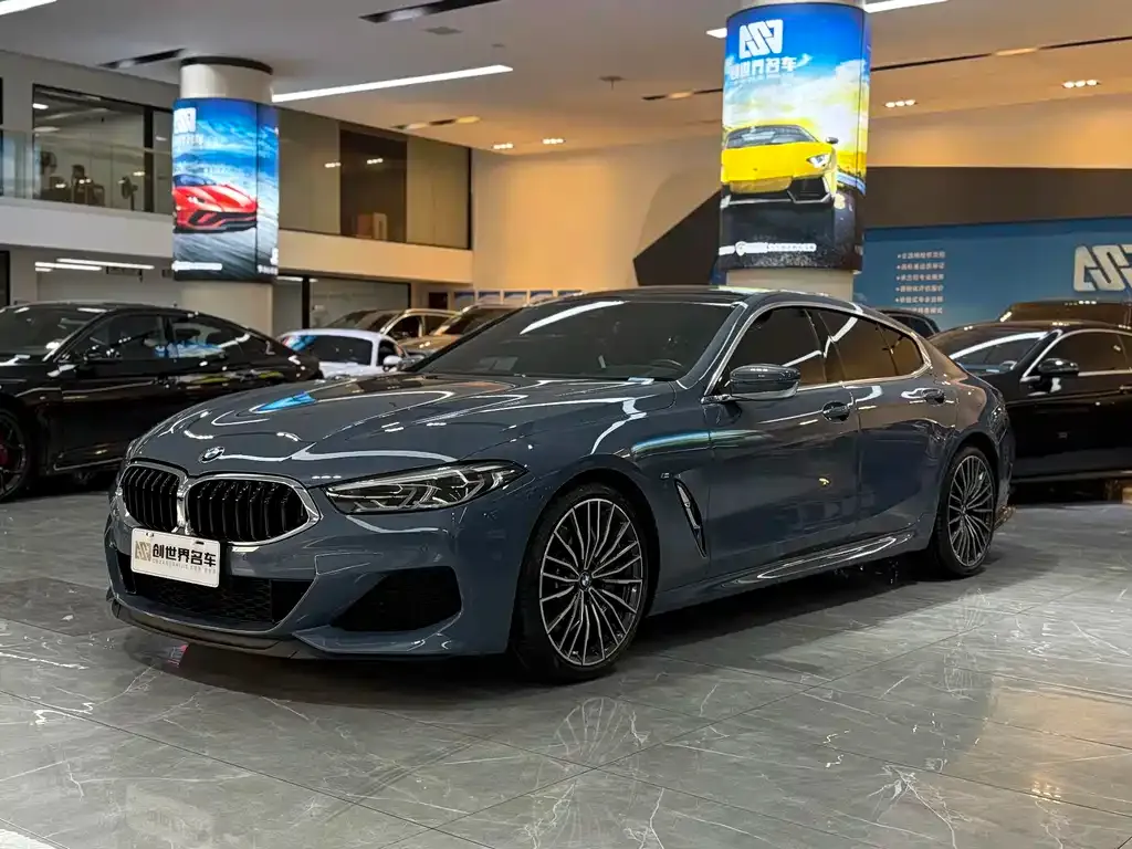 BMW 8 Series — фото 1