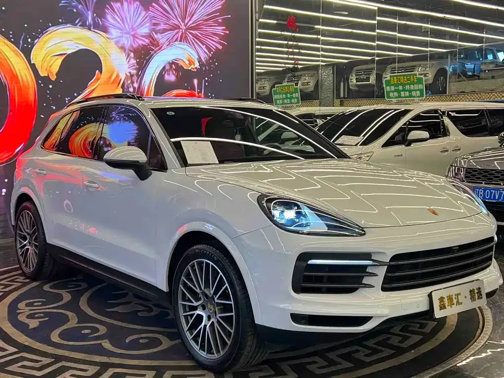 Porsche Cayenne — фото 1