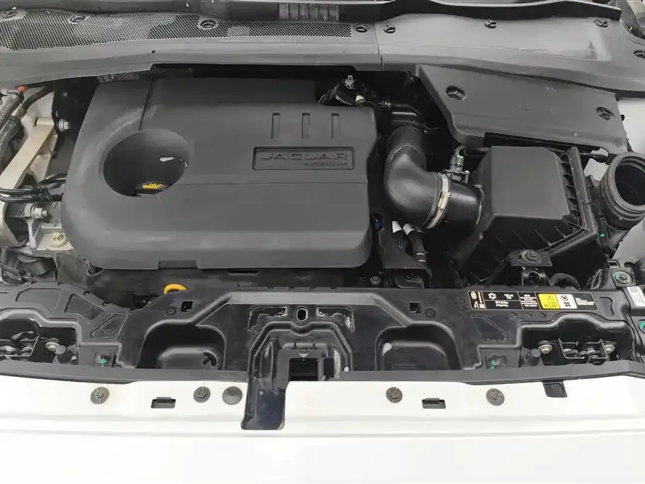 Jaguar E-PACE — фото 10