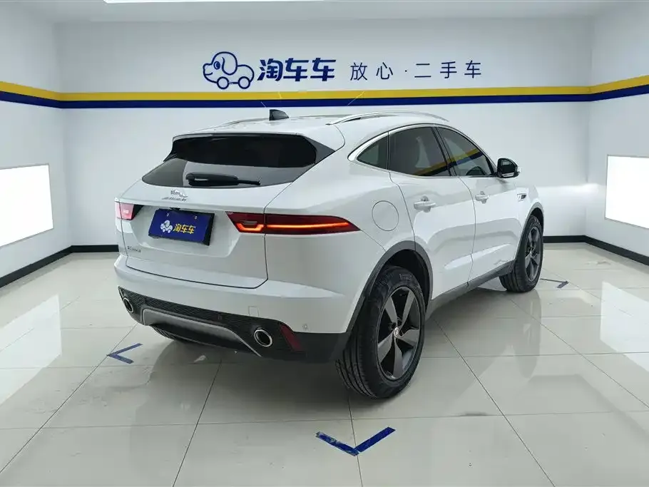 Jaguar E-PACE — фото 6