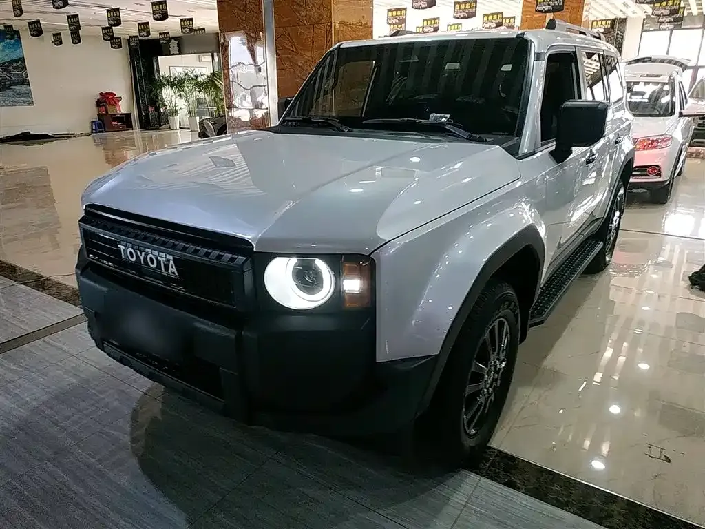 Toyota Prado — фото 1