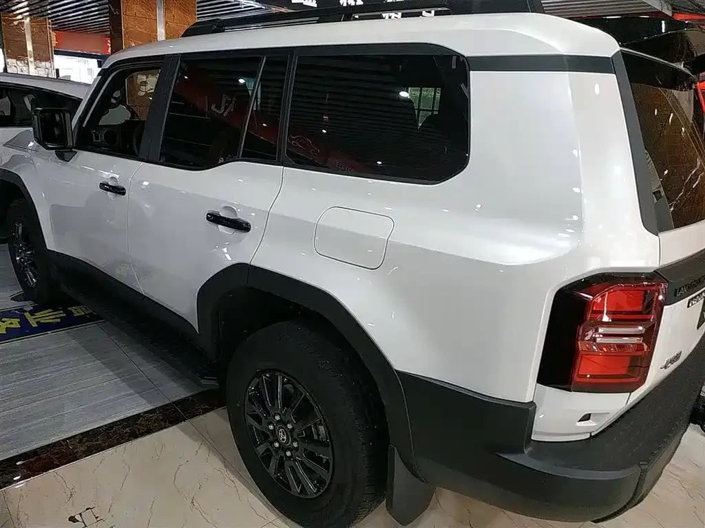 Toyota Prado — фото 4