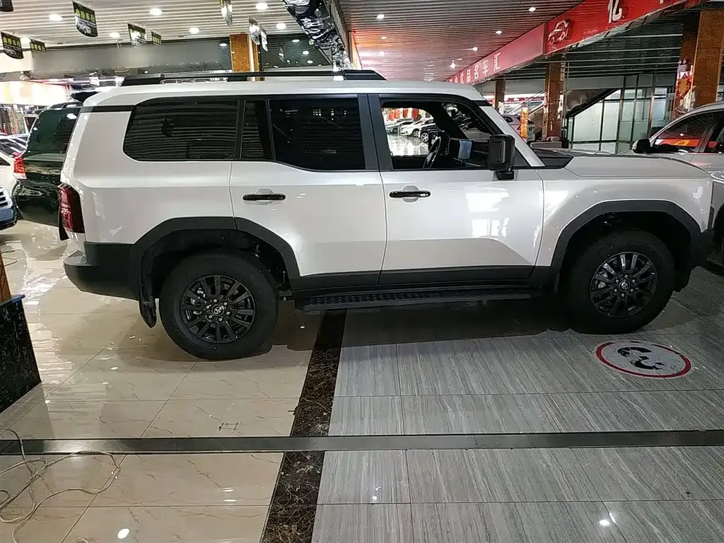 Toyota Prado — фото 10