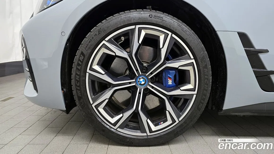 BMW i4 — фото 5