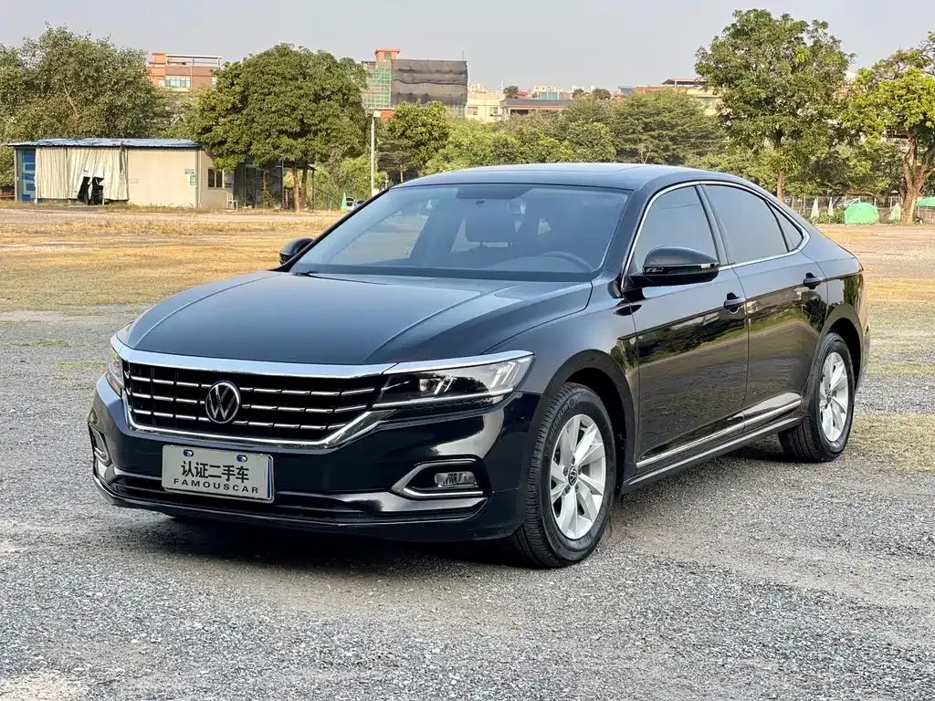 Volkswagen Passat — фото 1