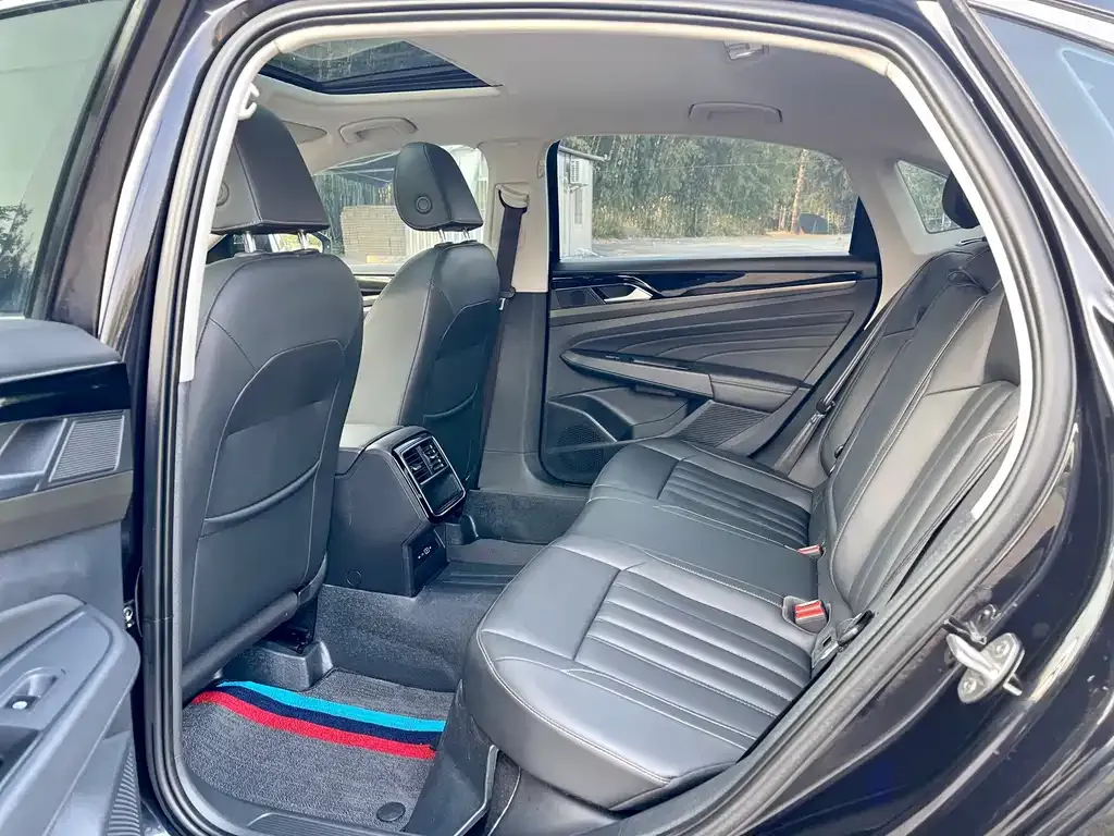 Volkswagen Passat — фото 10