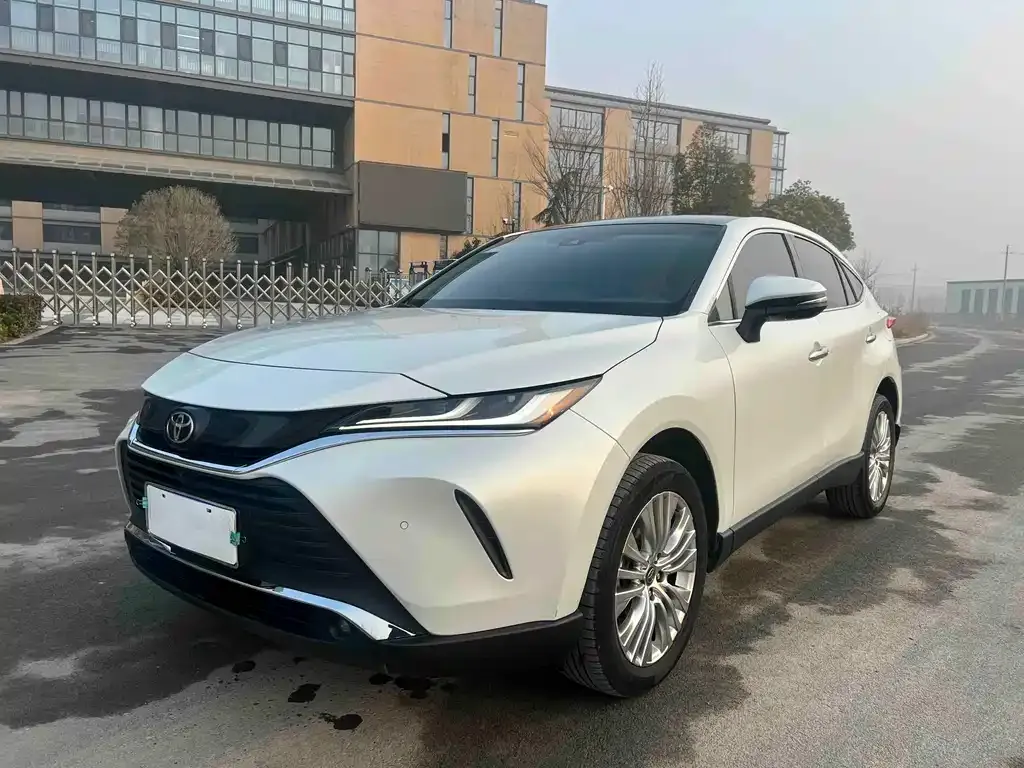 Toyota Harrier — фото 1