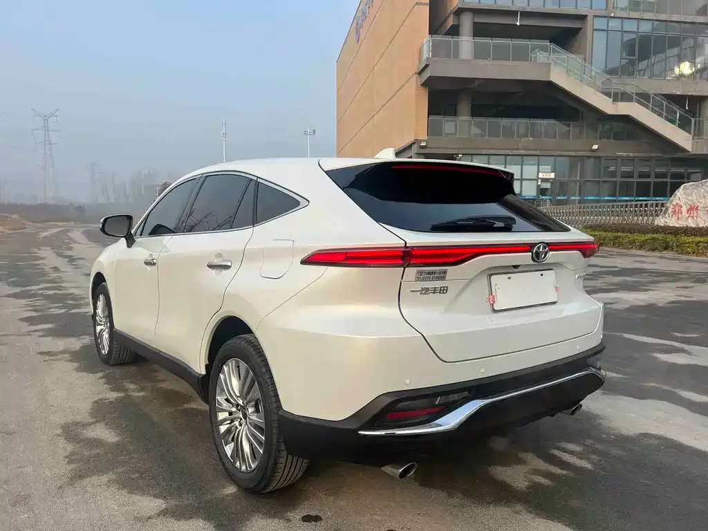 Toyota Harrier — фото 3