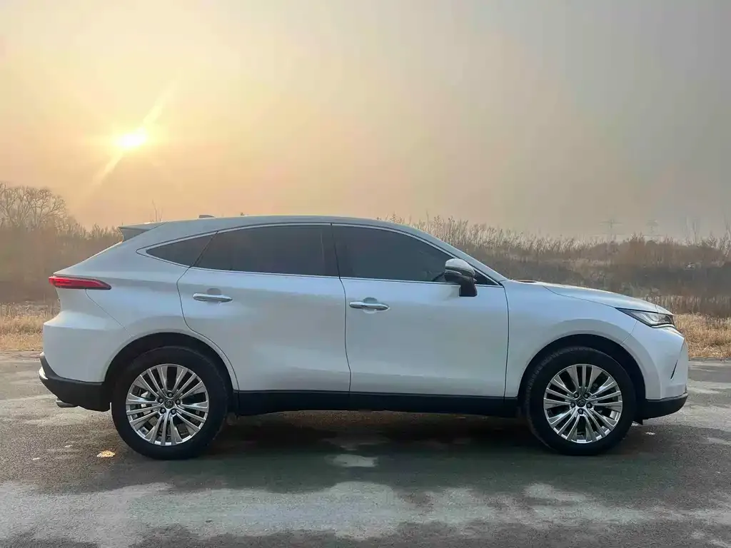 Toyota Harrier — фото 2