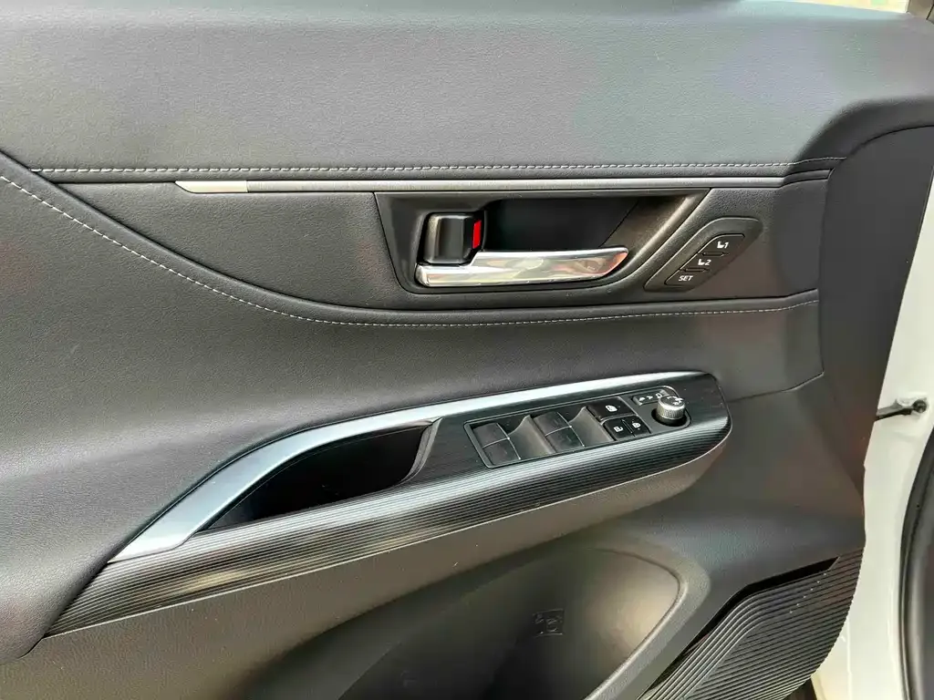 Toyota Harrier — фото 5