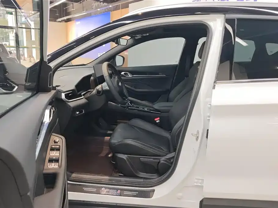 Geely Binyue — фото 10