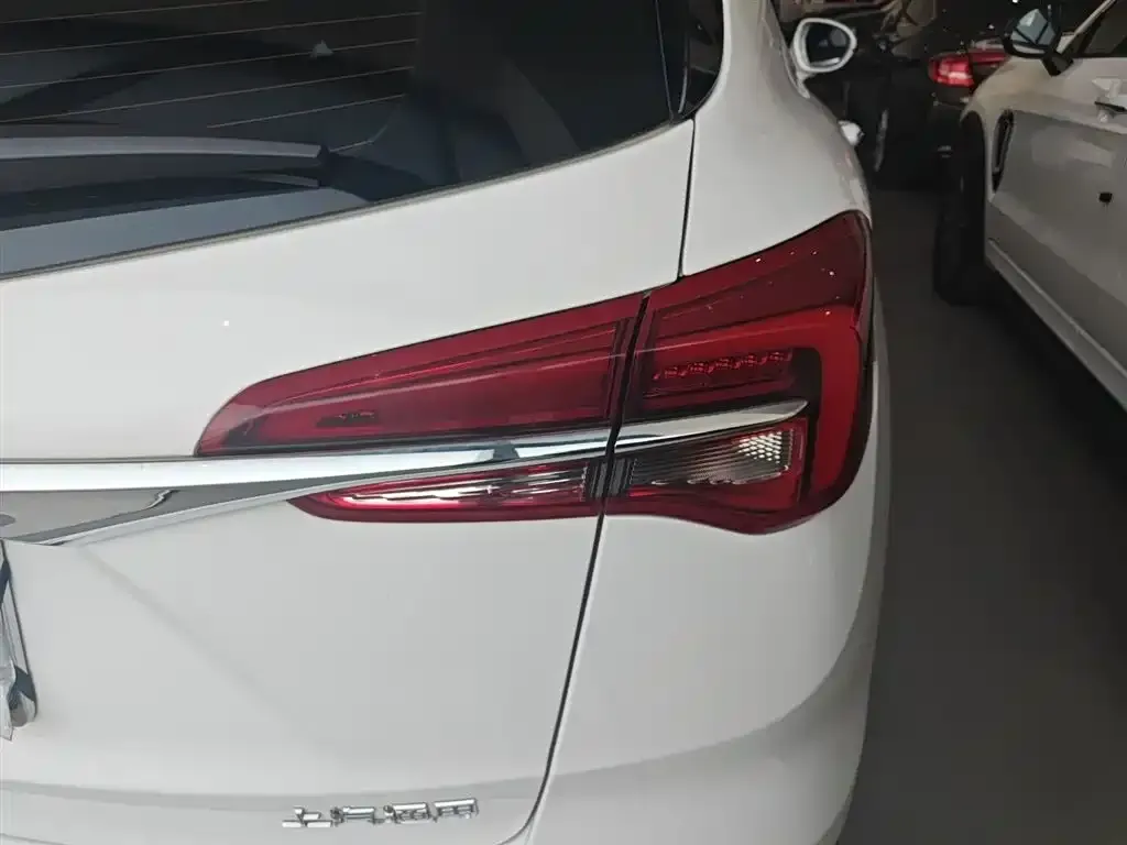 Buick Envision Plus — фото 2