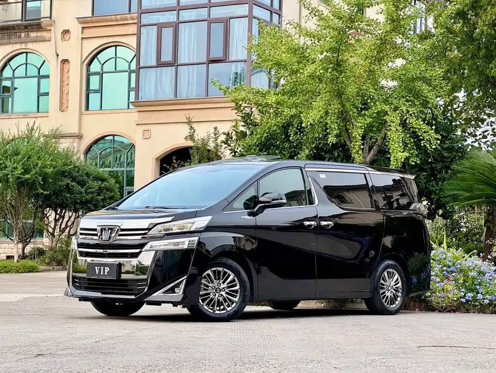 Toyota Vellfire — фото 1