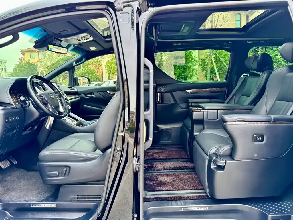 Toyota Vellfire — фото 4