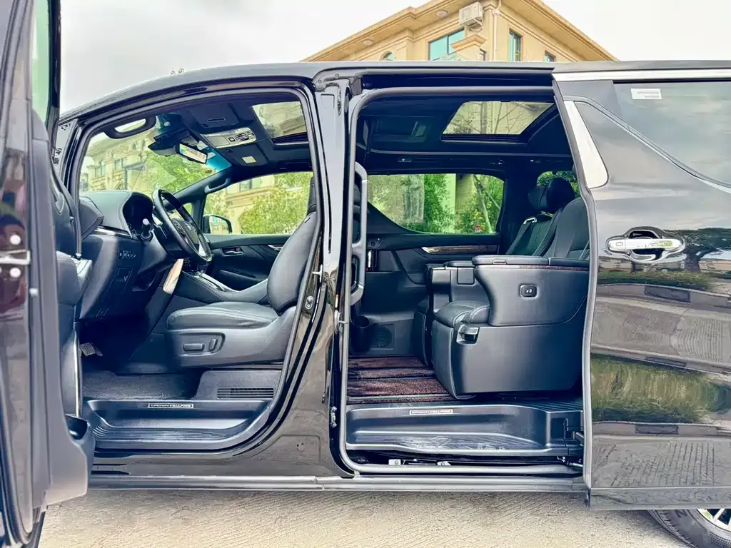 Toyota Vellfire — фото 5