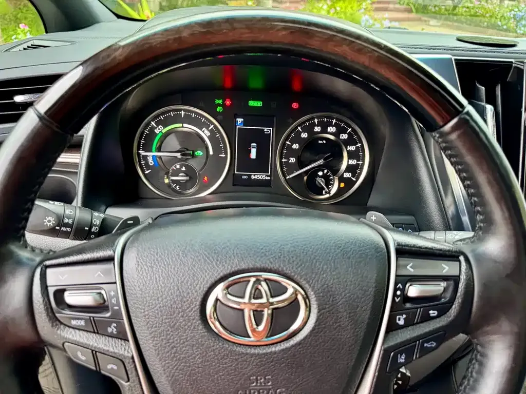 Toyota Vellfire — фото 8