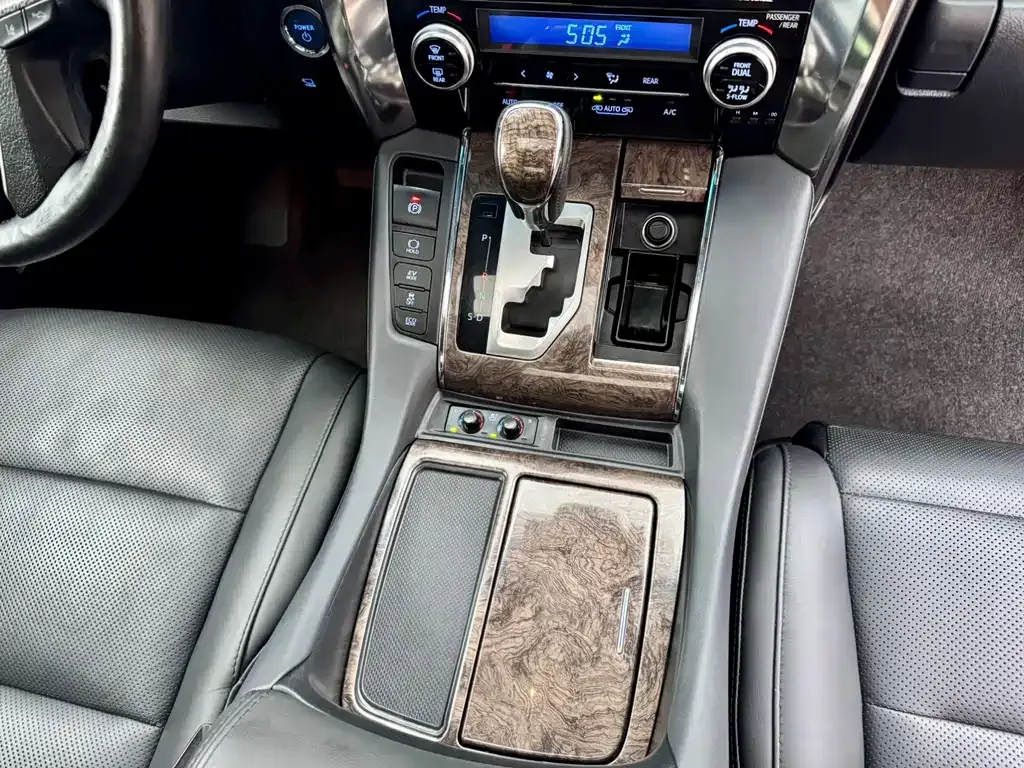 Toyota Vellfire — фото 7