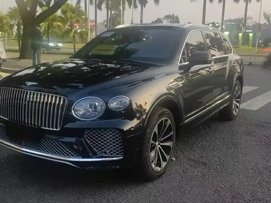 Bentley Bentayga — фото 1