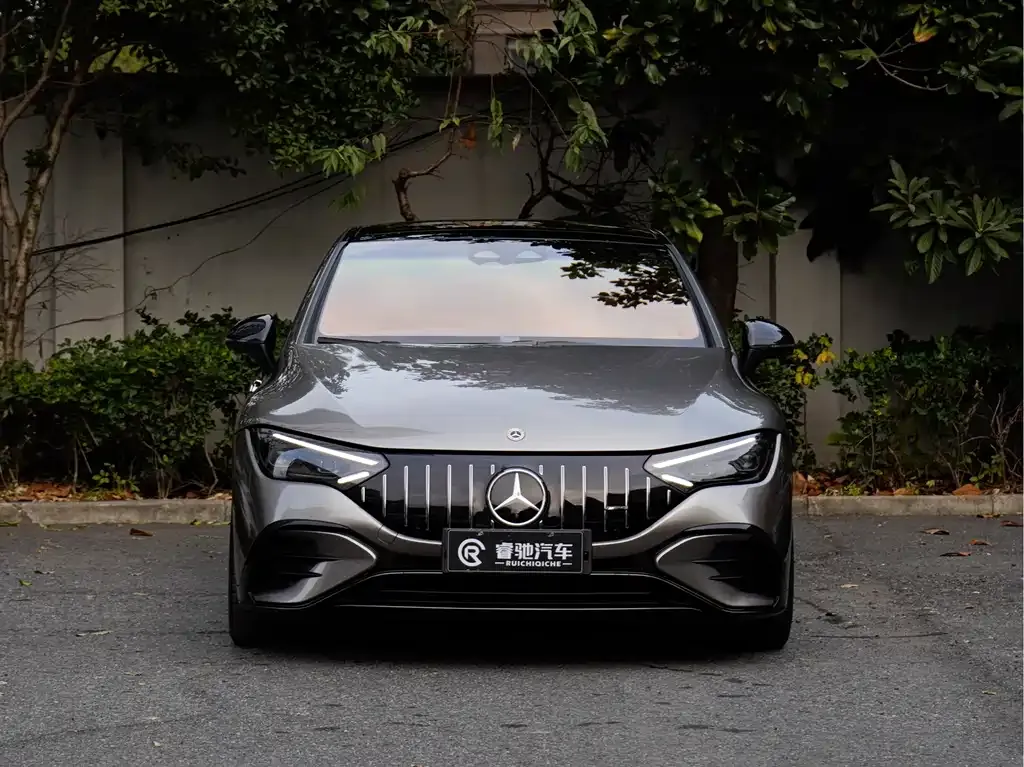 Mercedes-Benz EQE AMG — фото 3