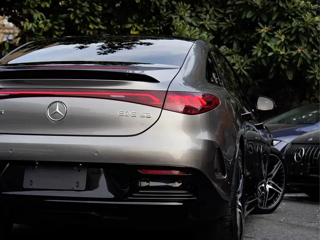 Mercedes-Benz EQE AMG — фото 2