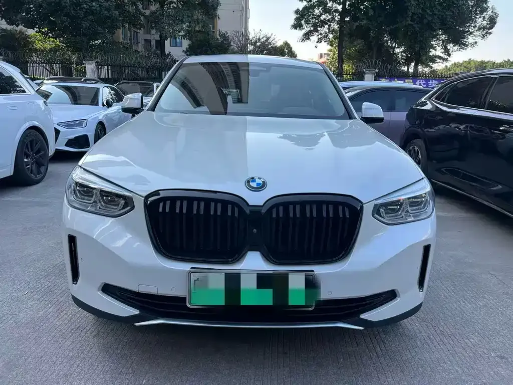 BMW iX3 — фото 9