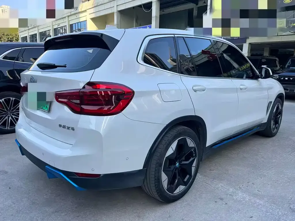 BMW iX3 — фото 3
