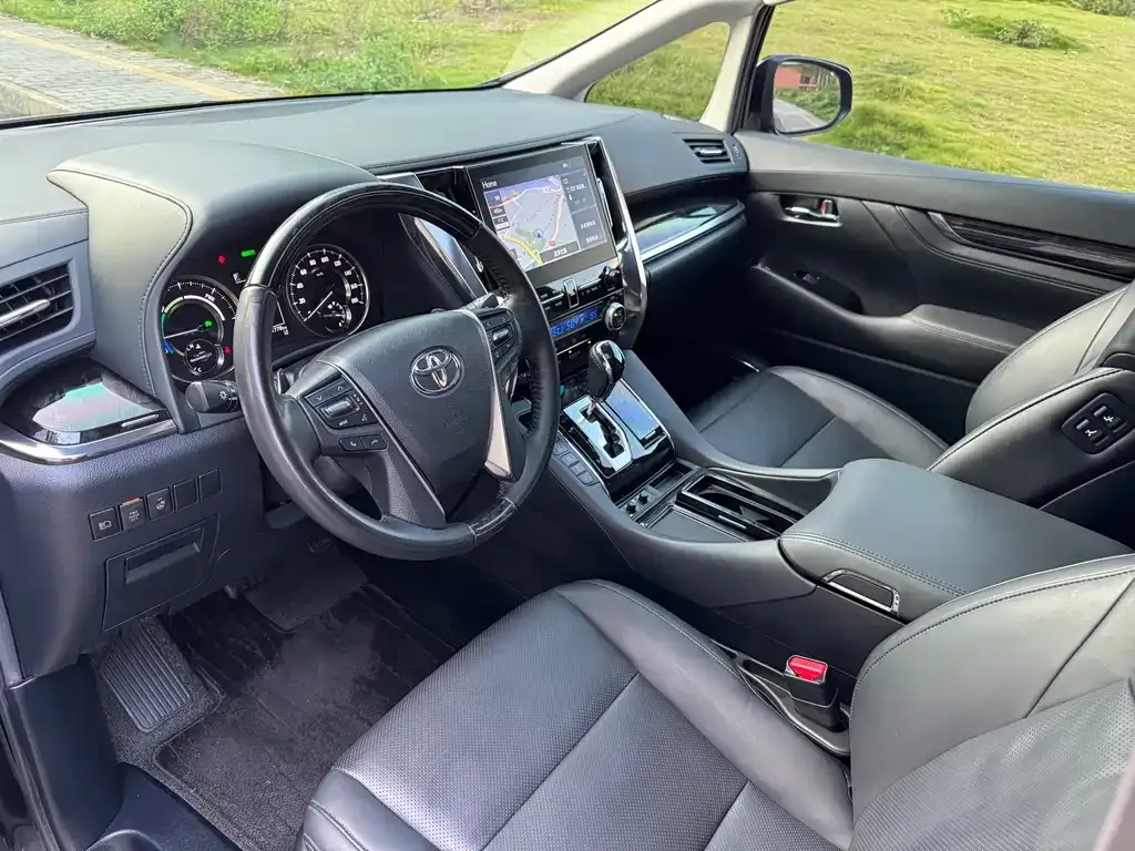 Toyota Vellfire — фото 6